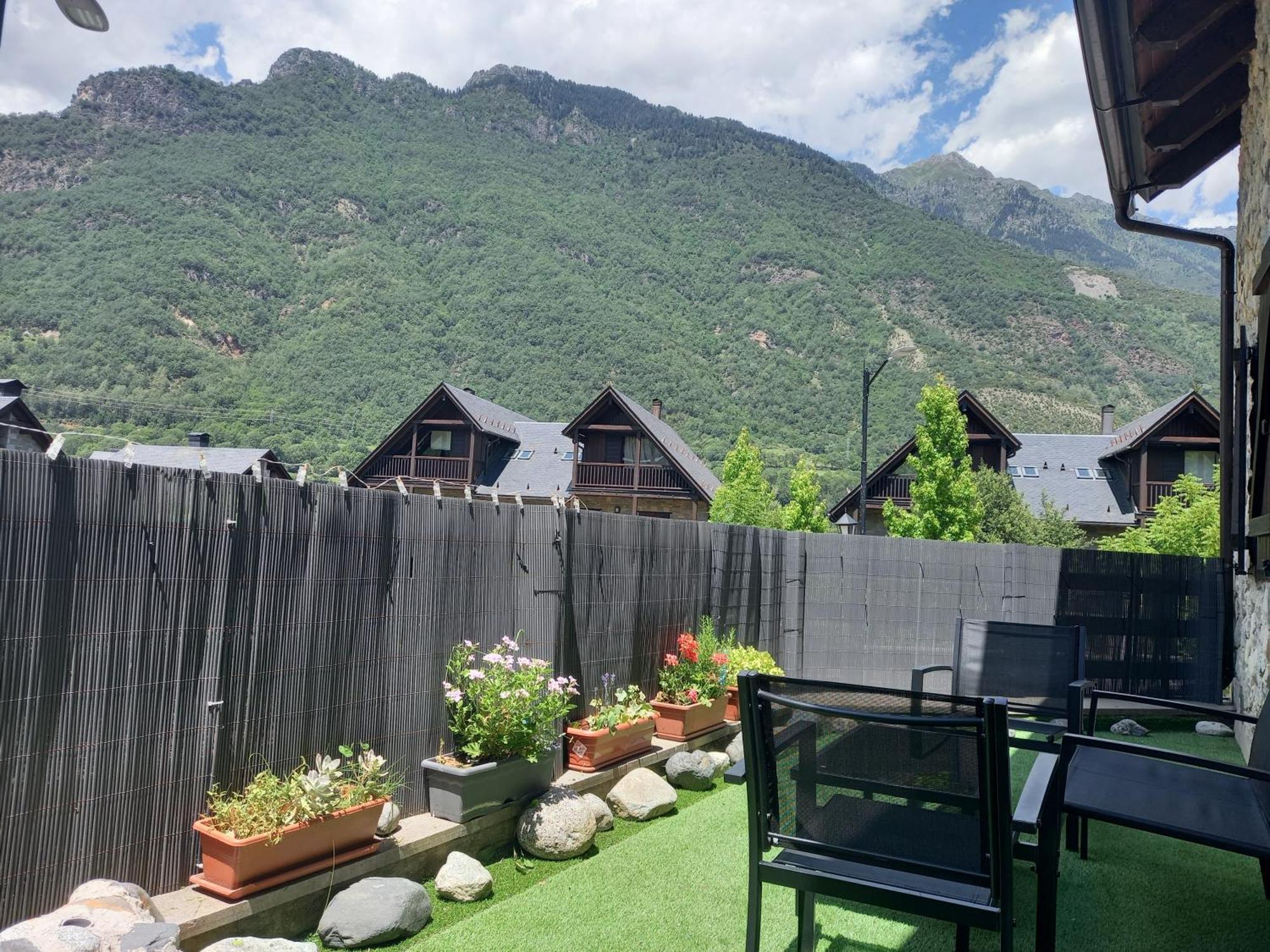 Pyros De Benas Apartment Benasque Exterior foto
